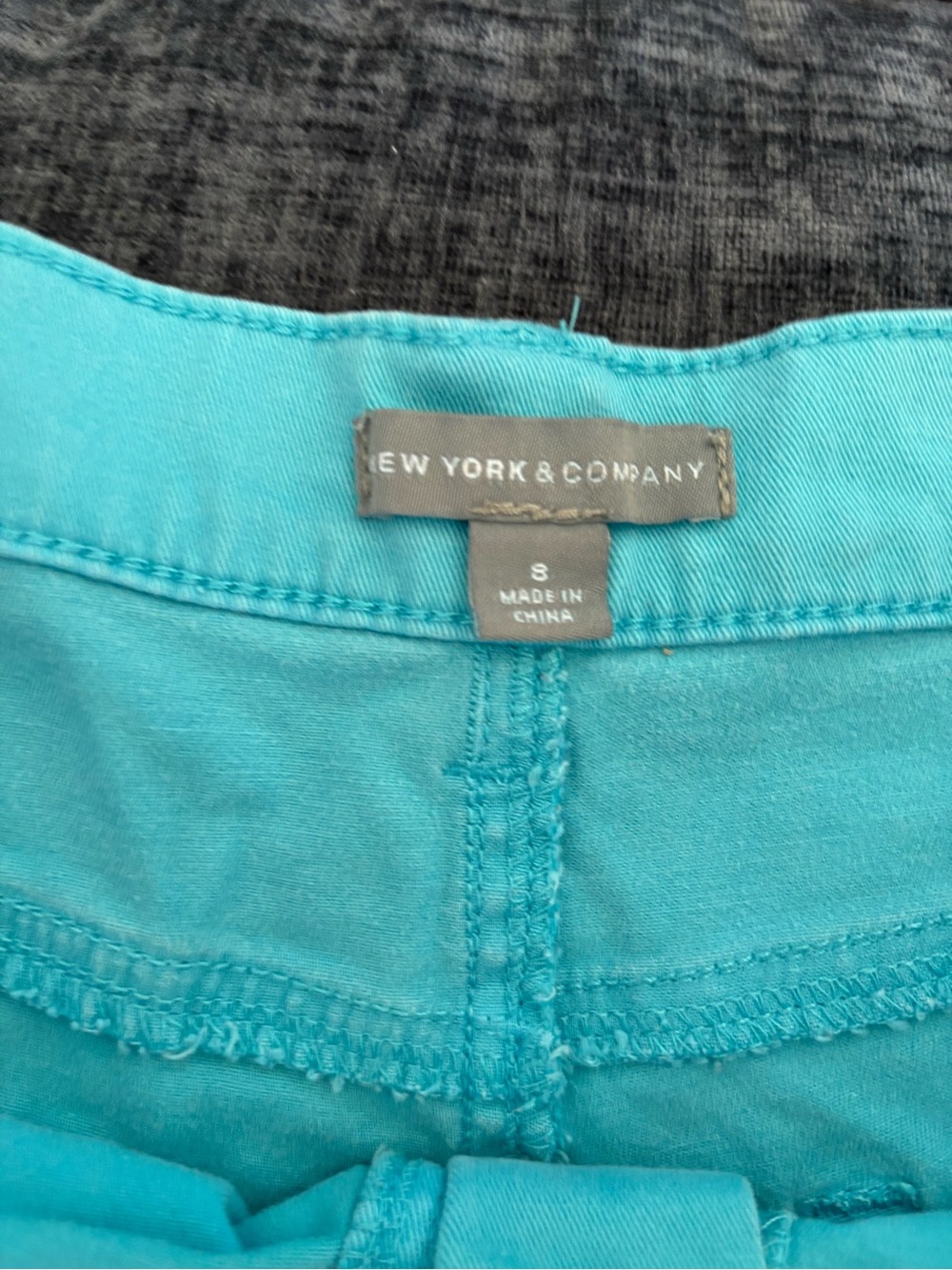 New York & Company Turquoise Denim Jean Shorts size 8 - Picture 2 of 4